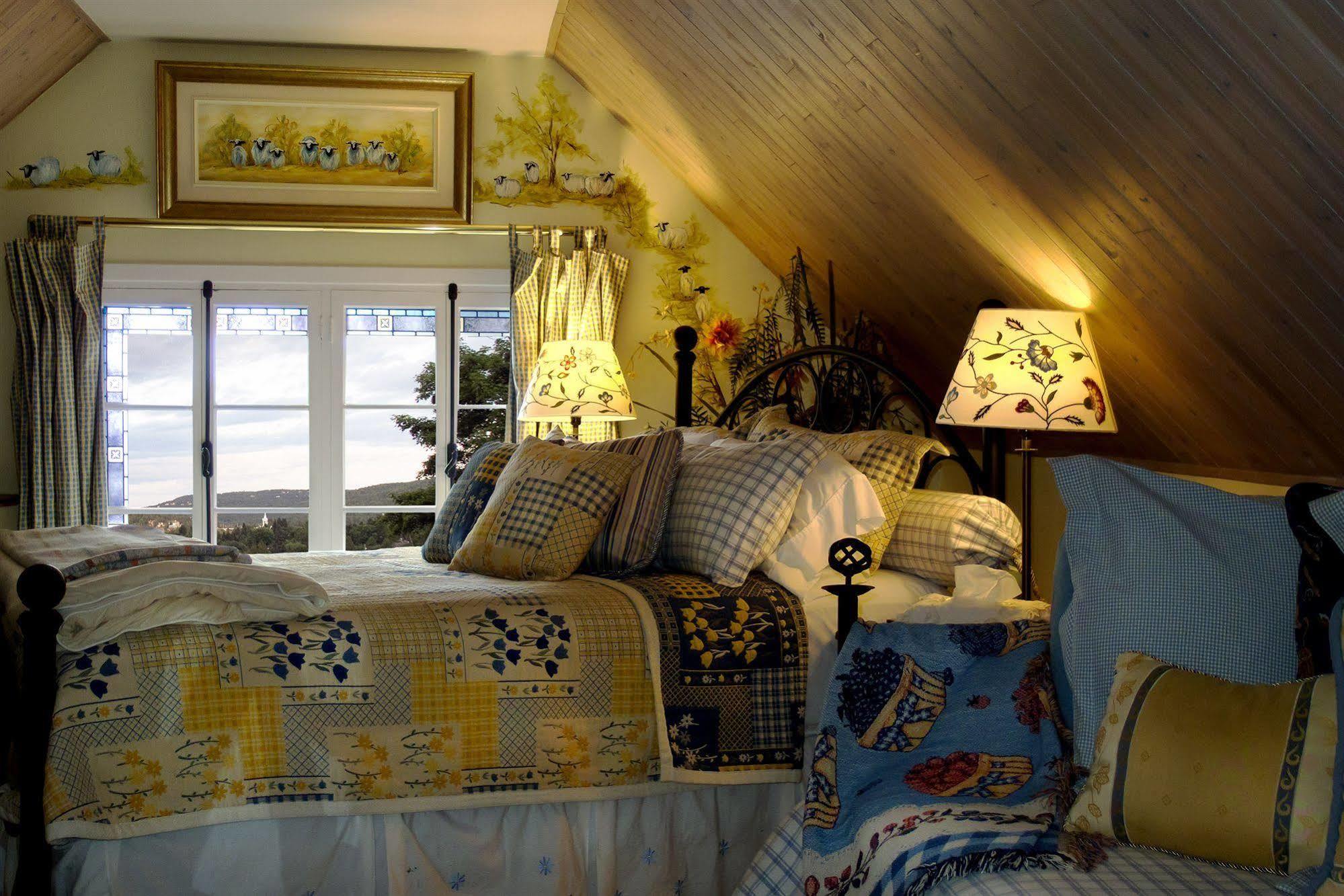 Le Petit Clocher Gite Touristique B & B Saint-Sauveur-des-Monts Exterior foto